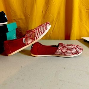 TOMS Women’s Classic Red Woven Slip On Shoes Sz 7.5